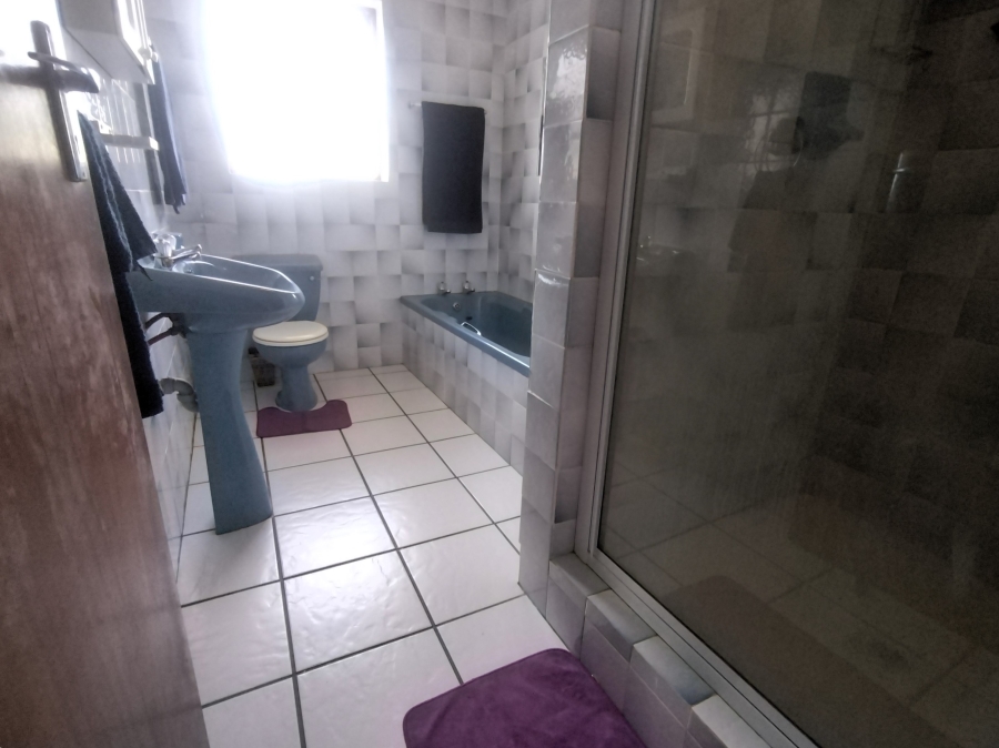 3 Bedroom Property for Sale in Wavecrest Eastern Cape